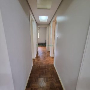Apto Mobiliado com 85m², 3 dormitórios, 1 vaga, no bairro Centro em Caxias do Sul para Alugar