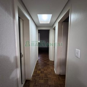 Apto Mobiliado com 85m², 3 dormitórios, 1 vaga, no bairro Centro em Caxias do Sul para Alugar