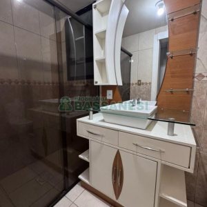 Apto Mobiliado com 85m², 3 dormitórios, 1 vaga, no bairro Centro em Caxias do Sul para Alugar