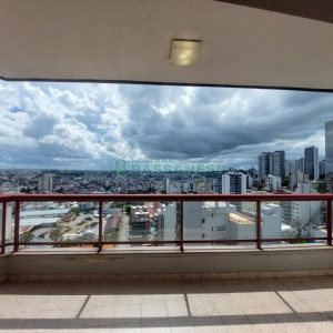 Apartamento com 337m², 4 dormitórios, 1 vaga, no bairro Madureira em Caxias do Sul para Comprar