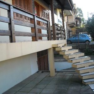 Casa com 160m², 2 dormitórios, 1 vaga, no bairro Sanvitto em Caxias do Sul para Comprar