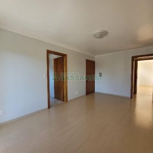 Apartamento com 86m², 3 dormitórios, 2 vagas, no bairro Saint Etienne em Caxias do Sul para Alugar