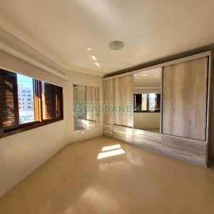 Apartamento com 86m², 3 dormitórios, 2 vagas, no bairro Saint Etienne em Caxias do Sul para Alugar