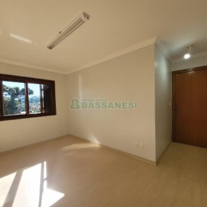 Apartamento com 86m², 3 dormitórios, 2 vagas, no bairro Saint Etienne em Caxias do Sul para Alugar