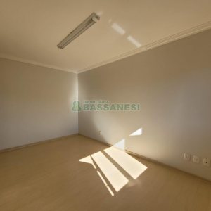 Apartamento com 86m², 3 dormitórios, 2 vagas, no bairro Saint Etienne em Caxias do Sul para Alugar