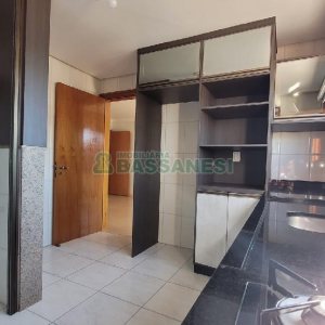 Apartamento com 86m², 3 dormitórios, 2 vagas, no bairro Saint Etienne em Caxias do Sul para Alugar