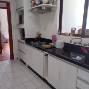 Apto Mobiliado com 85m², 2 dormitórios, 1 vaga, no bairro São Leopoldo em Caxias do Sul para Comprar