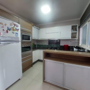 Apto Mobiliado com 95m², 3 dormitórios, 1 vaga, no bairro Cinqüentenário em Caxias do Sul para Alugar