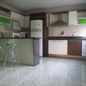 Apto Mobiliado com 97m², 2 dormitórios, 1 vaga, no bairro Panazzolo em Caxias do Sul para Alugar