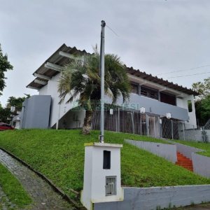 Casa Comercial com 407m², 3 dormitórios, 2 vagas, no bairro Sagrada Família em Caxias do Sul para Alugar