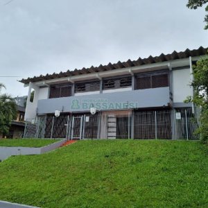 Casa Comercial com 407m², 3 dormitórios, 2 vagas, no bairro Sagrada Família em Caxias do Sul para Alugar