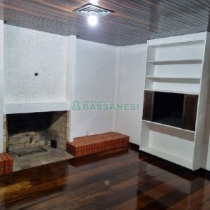 Casa Comercial com 407m², 3 dormitórios, 2 vagas, no bairro Sagrada Família em Caxias do Sul para Alugar