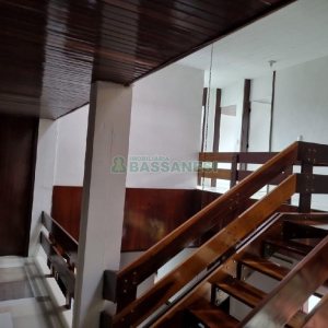 Casa Comercial com 407m², 3 dormitórios, 2 vagas, no bairro Sagrada Família em Caxias do Sul para Alugar