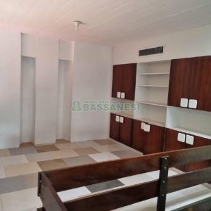 Casa Comercial com 407m², 3 dormitórios, 2 vagas, no bairro Sagrada Família em Caxias do Sul para Alugar