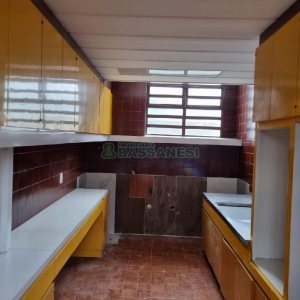 Casa Comercial com 407m², 3 dormitórios, 2 vagas, no bairro Sagrada Família em Caxias do Sul para Alugar