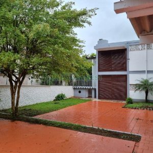 Casa Comercial com 407m², 3 dormitórios, 2 vagas, no bairro Sagrada Família em Caxias do Sul para Alugar