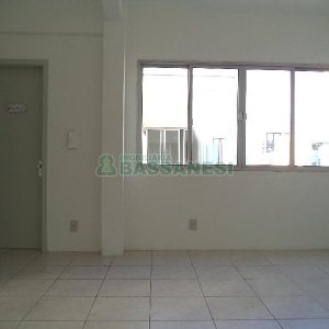 Sala com 30m², no bairro Centro em Caxias do Sul para Alugar