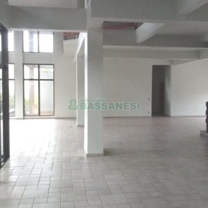 Loja com 600m², 16 vagas, no bairro Centro em Caxias do Sul para Alugar