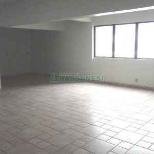 Loja com 600m², 16 vagas, no bairro Centro em Caxias do Sul para Alugar