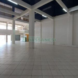 Loja com 285m², no bairro Universitário em Caxias do Sul para Alugar