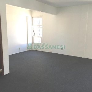 Sala com 43m², no bairro Centro em Caxias do Sul para Alugar