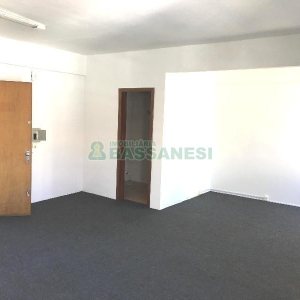 Sala com 43m², no bairro Centro em Caxias do Sul para Alugar