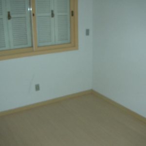 Sobrado com 110m², 3 dormitórios, 1 vaga, no bairro Vinhedos em Caxias do Sul para Alugar