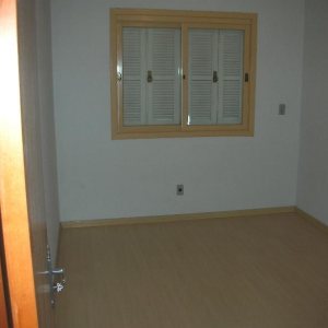 Sobrado com 110m², 3 dormitórios, 1 vaga, no bairro Vinhedos em Caxias do Sul para Alugar