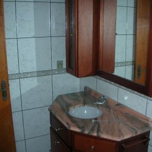 Sobrado com 110m², 3 dormitórios, 1 vaga, no bairro Vinhedos em Caxias do Sul para Alugar