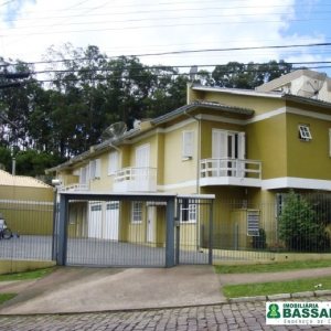 Sobrado com 110m², 3 dormitórios, 1 vaga, no bairro Vinhedos em Caxias do Sul para Alugar