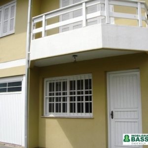 Sobrado com 110m², 3 dormitórios, 1 vaga, no bairro Vinhedos em Caxias do Sul para Alugar