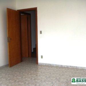 Sobrado com 110m², 3 dormitórios, 1 vaga, no bairro Vinhedos em Caxias do Sul para Alugar