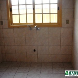 Sobrado com 110m², 3 dormitórios, 1 vaga, no bairro Vinhedos em Caxias do Sul para Alugar