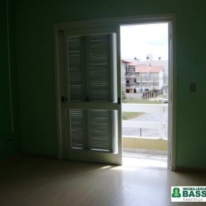 Sobrado com 110m², 3 dormitórios, 1 vaga, no bairro Vinhedos em Caxias do Sul para Alugar