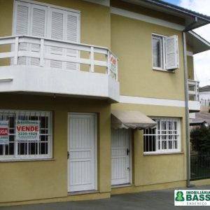 Sobrado com 110m², 3 dormitórios, 1 vaga, no bairro Vinhedos em Caxias do Sul para Alugar