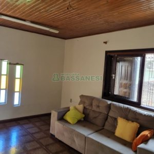 Casa com 112m², 3 dormitórios, 1 vaga, no bairro Panazzolo em Caxias do Sul para Comprar