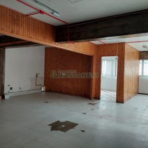 Sala com 240m², 1 vaga, no bairro Centro em Caxias do Sul para Alugar