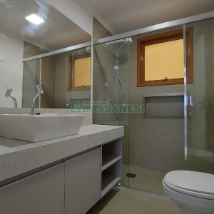 Apartamento com 140m², 3 dormitórios, 1 vaga, no bairro Centro em Caxias do Sul para Alugar