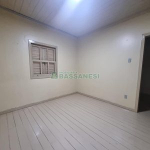 Casa Comercial com 100m², 2 dormitórios, 1 vaga, no bairro Panazzolo em Caxias do Sul para Alugar