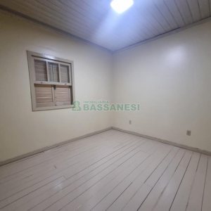 Casa Comercial com 100m², 2 dormitórios, 1 vaga, no bairro Panazzolo em Caxias do Sul para Alugar