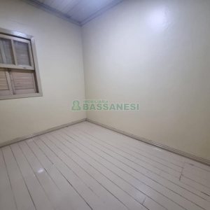 Casa Comercial com 100m², 2 dormitórios, 1 vaga, no bairro Panazzolo em Caxias do Sul para Alugar
