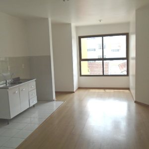 Apartamento com 40m², 1 dormitório, 1 vaga, no bairro Lourdes em Caxias do Sul para Alugar