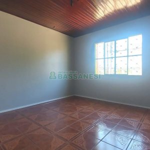 Casa com 88m², 3 dormitórios, 1 vaga, no bairro Fatima em Caxias do Sul para Alugar