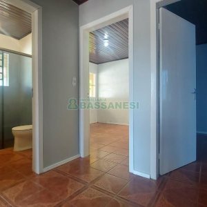 Casa com 88m², 3 dormitórios, 1 vaga, no bairro Fatima em Caxias do Sul para Alugar