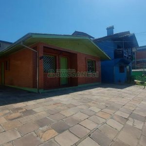 Casa com 88m², 3 dormitórios, 1 vaga, no bairro Fatima em Caxias do Sul para Alugar