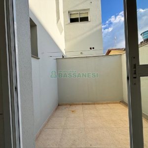 Apto Mobiliado com 82m², 2 dormitórios, 3 vagas, no bairro Petrópolis em Caxias do Sul para Alugar