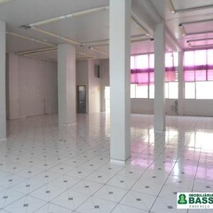 Loja com 179m², 3 vagas, no bairro Lourdes em Caxias do Sul para Alugar ou Comprar