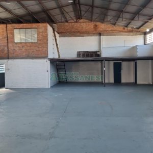 Pavilhão com 550m², no bairro Fatima em Caxias do Sul para Alugar