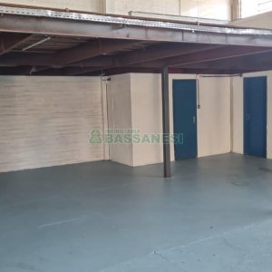 Pavilhão com 550m², no bairro Fatima em Caxias do Sul para Alugar