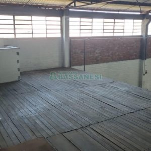 Pavilhão com 550m², no bairro Fatima em Caxias do Sul para Alugar